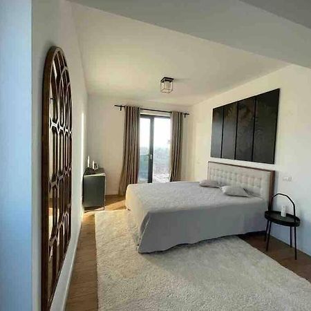 Modern 2-Bedroom Apartment In New Residence 克拉奥华 外观 照片