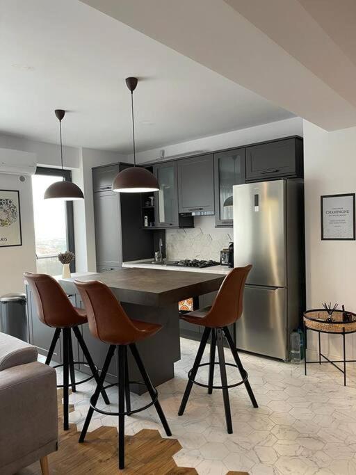 Modern 2-Bedroom Apartment In New Residence 克拉奥华 外观 照片