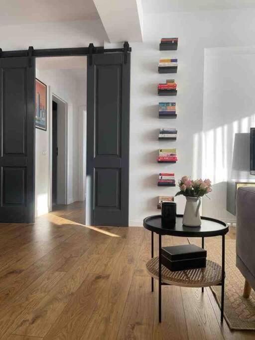 Modern 2-Bedroom Apartment In New Residence 克拉奥华 外观 照片