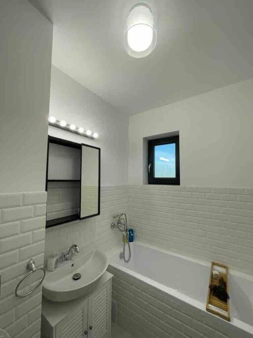 Modern 2-Bedroom Apartment In New Residence 克拉奥华 外观 照片