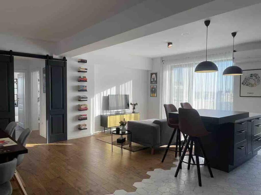Modern 2-Bedroom Apartment In New Residence 克拉奥华 外观 照片