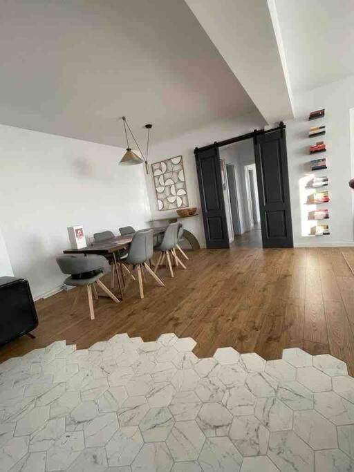 Modern 2-Bedroom Apartment In New Residence 克拉奥华 外观 照片