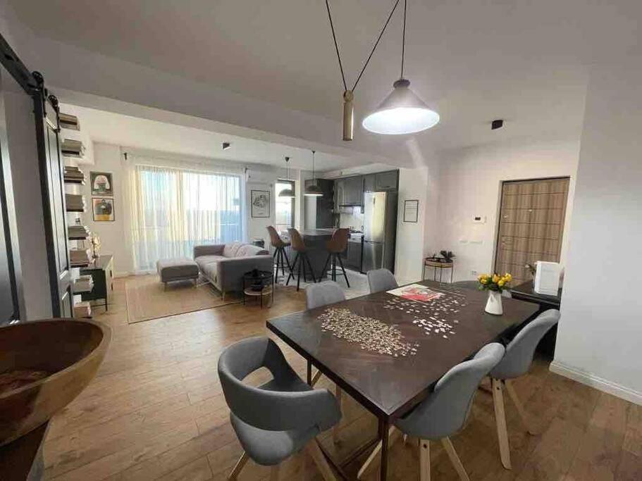 Modern 2-Bedroom Apartment In New Residence 克拉奥华 外观 照片